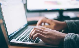 Verstoß gegen Art. 13 DSGVO bei unvollständiger Datenschutzerklärung auf Webseite